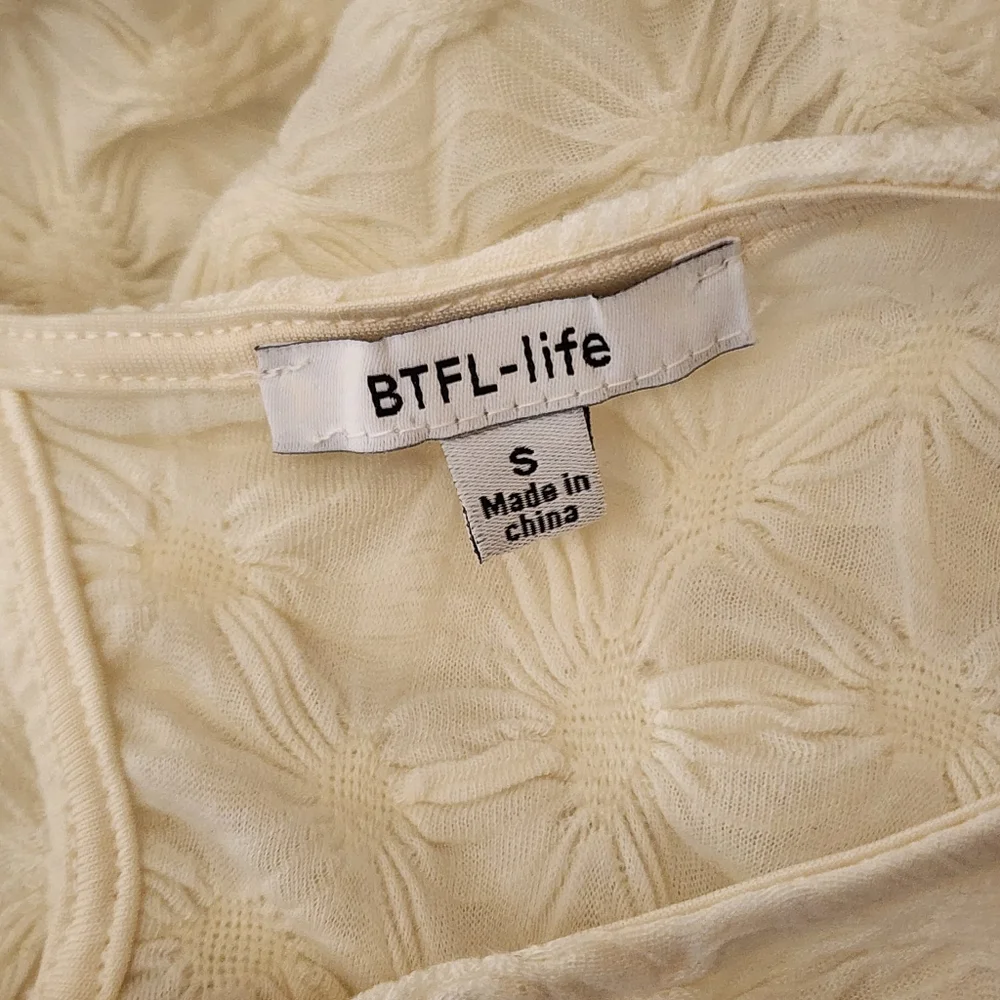 Anthropologie BTFL LIFE Off White Textured Puff Sleeve Blouse Size Small